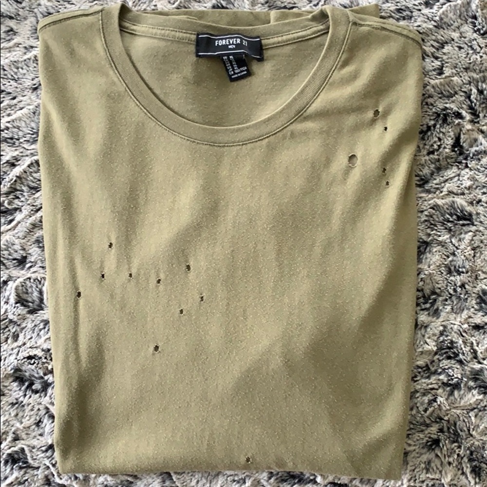 Men’s Forever 21 Distressed Tee
